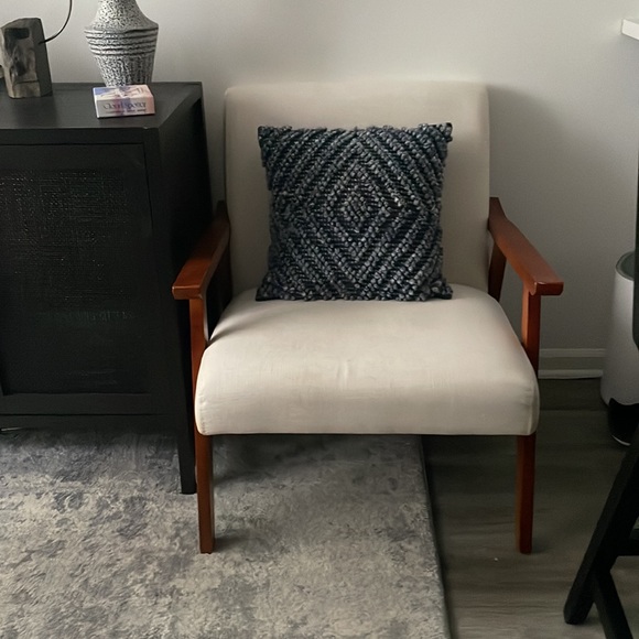 Contemporary Modern Armchair - Picture 2 of 3